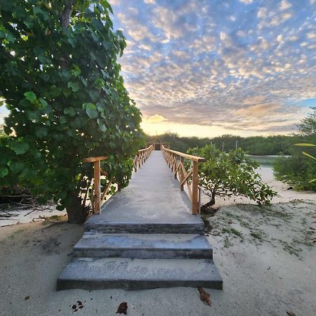 Surf Deck Hotel Thulusdhoo Exterior photo