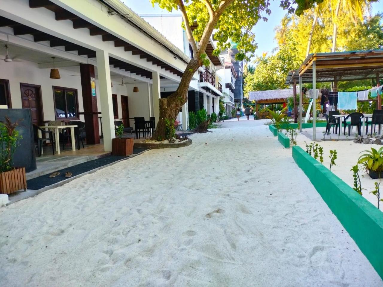 Surf Deck Hotel Thulusdhoo Exterior photo