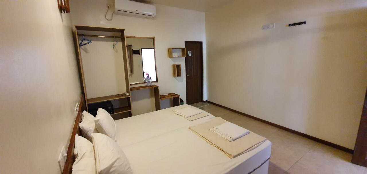 Surf Deck Hotel Thulusdhoo Exterior photo