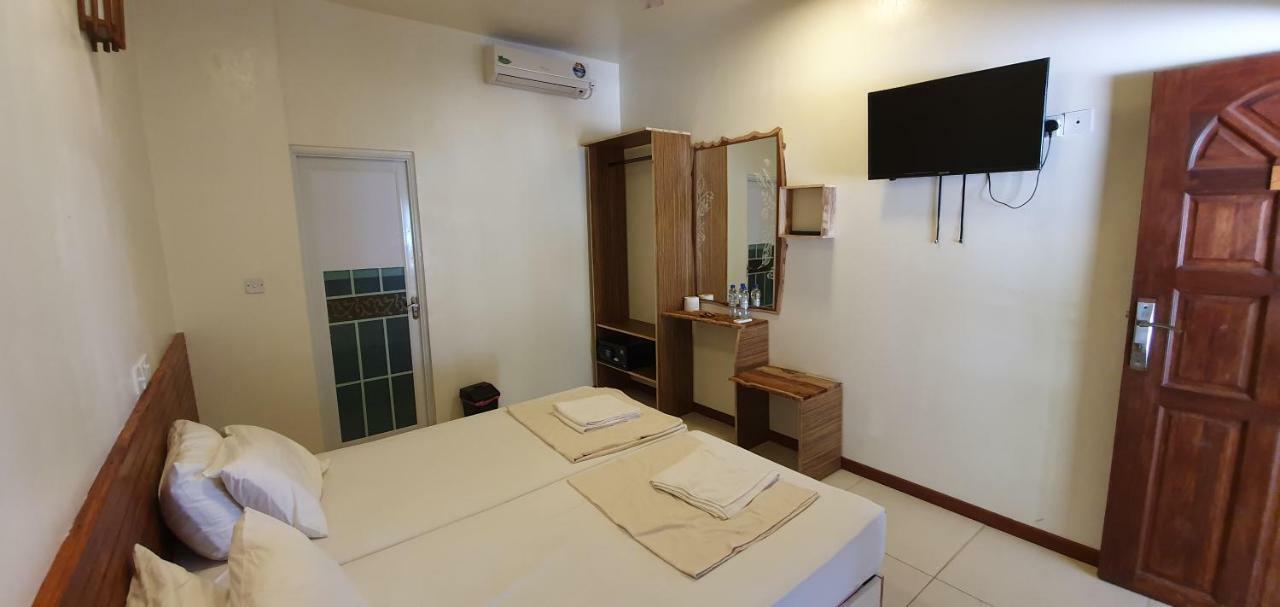 Surf Deck Hotel Thulusdhoo Exterior photo