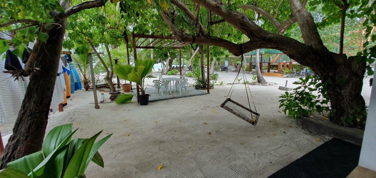 Surf Deck Hotel Thulusdhoo Exterior photo