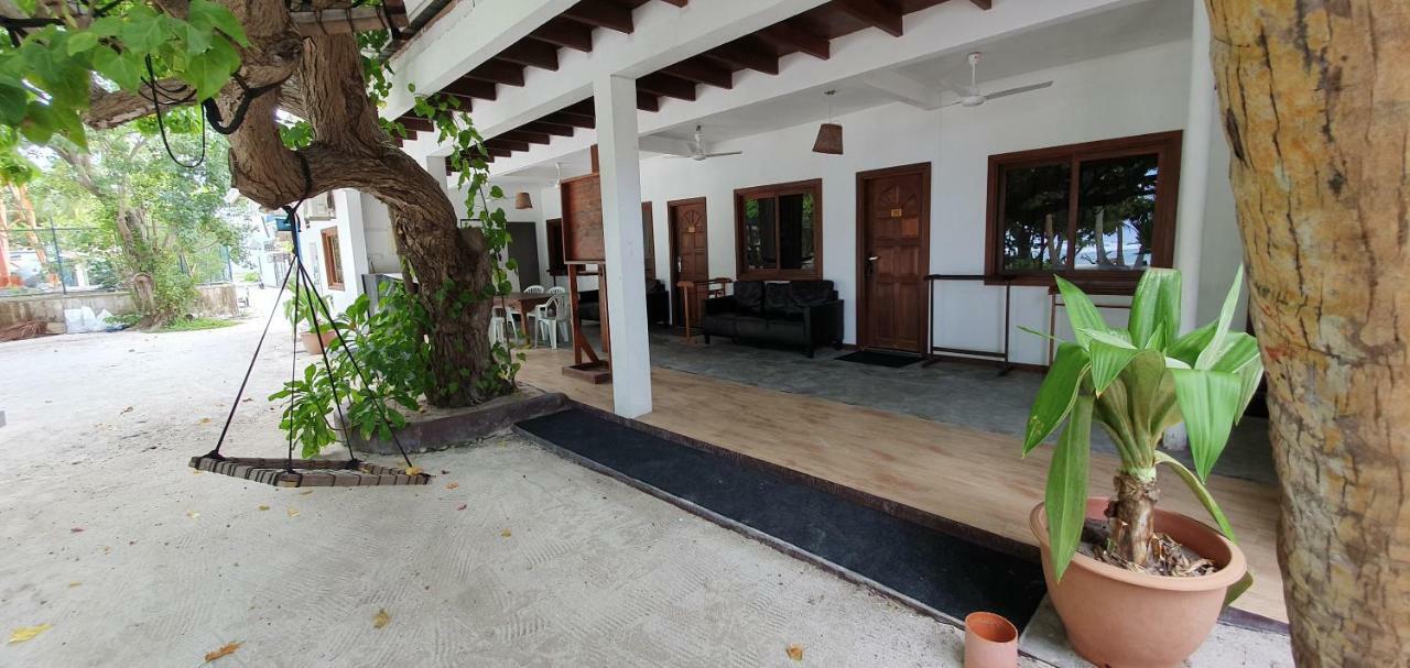Surf Deck Hotel Thulusdhoo Exterior photo