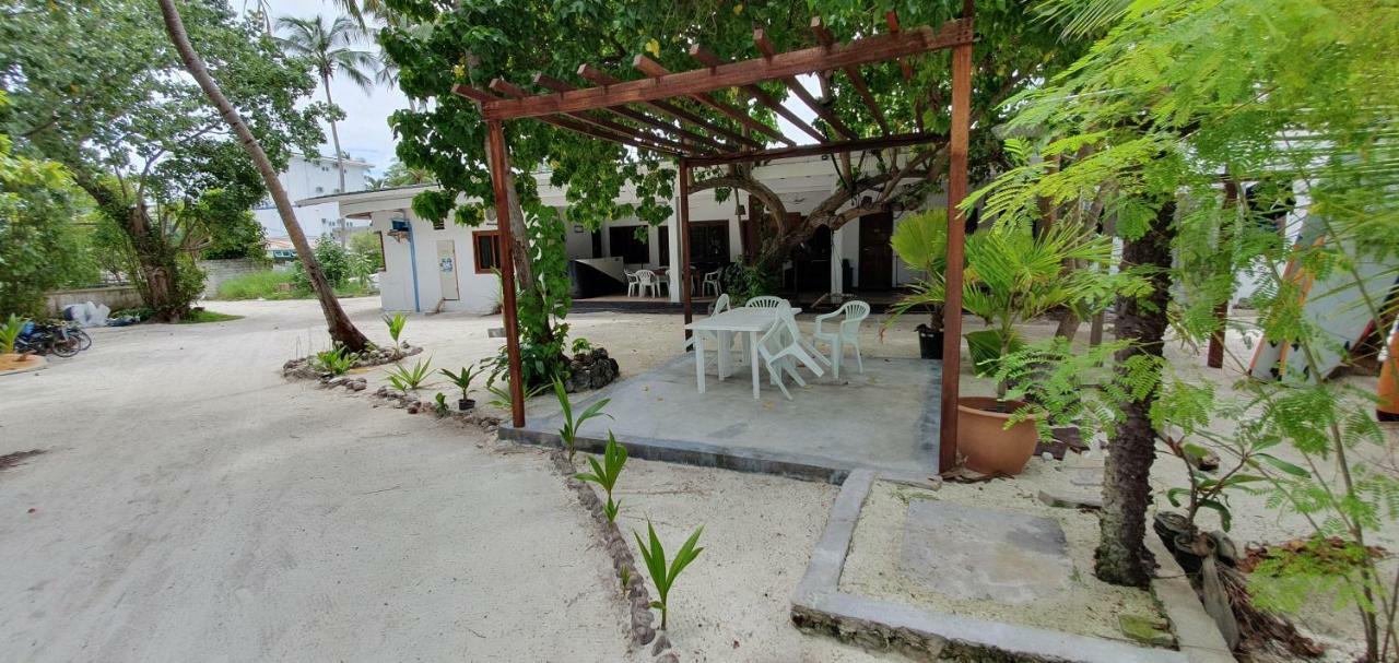 Surf Deck Hotel Thulusdhoo Exterior photo